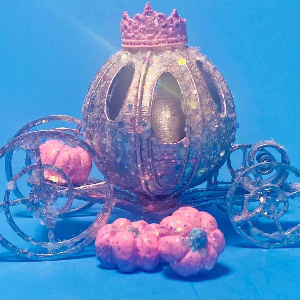 Silver Cinderella Carriage  with 3 mini pink pumpkins
